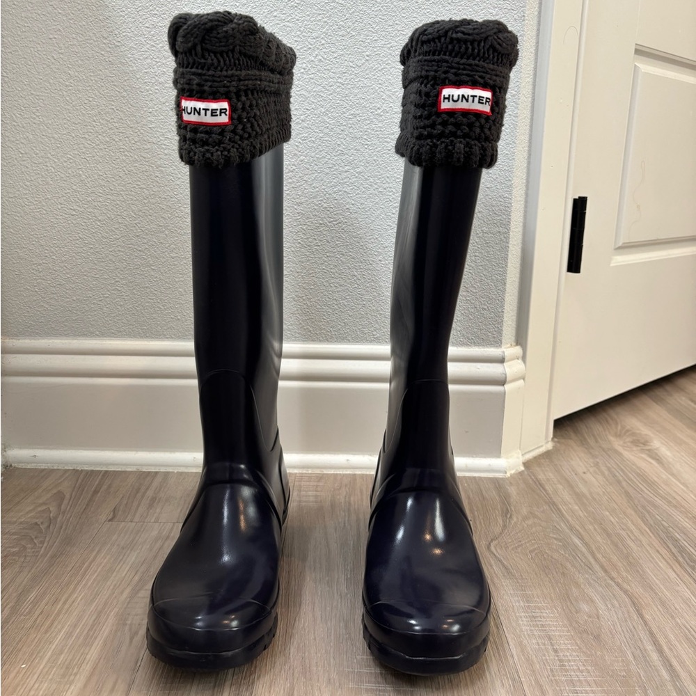 Hunter Tall Rain Boots Size 8 with boot socks